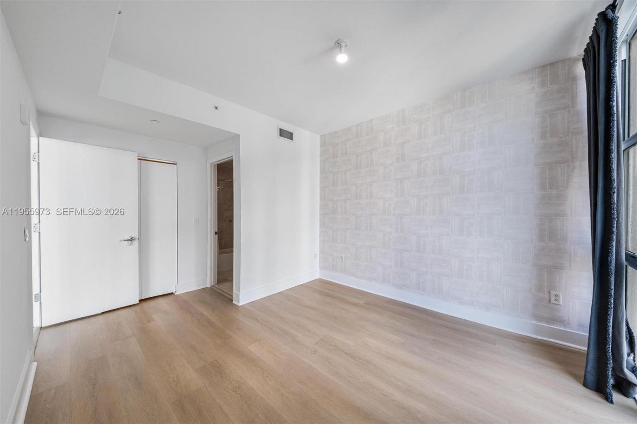 3131 NE 188th St, Unit 2-803, Aventura, FL 33180 Photo