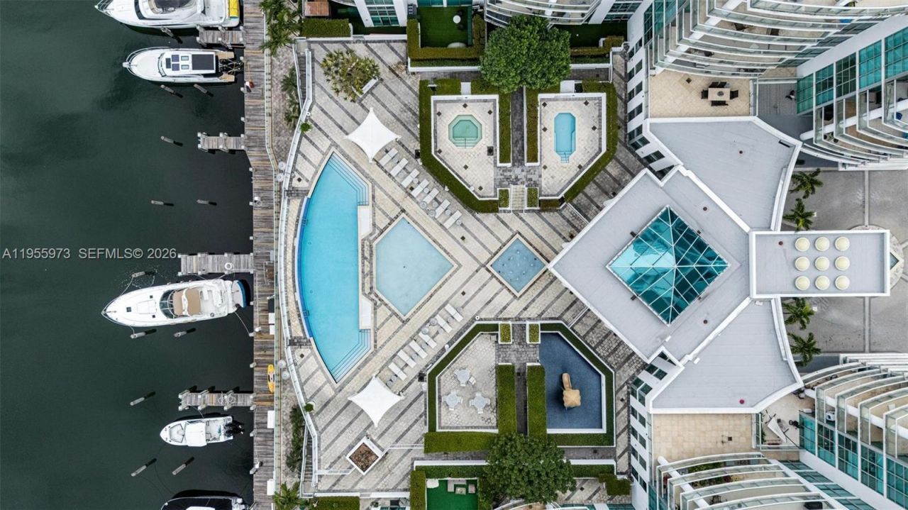 3131 NE 188th St, Unit 2-803, Aventura, FL 33180 Photo