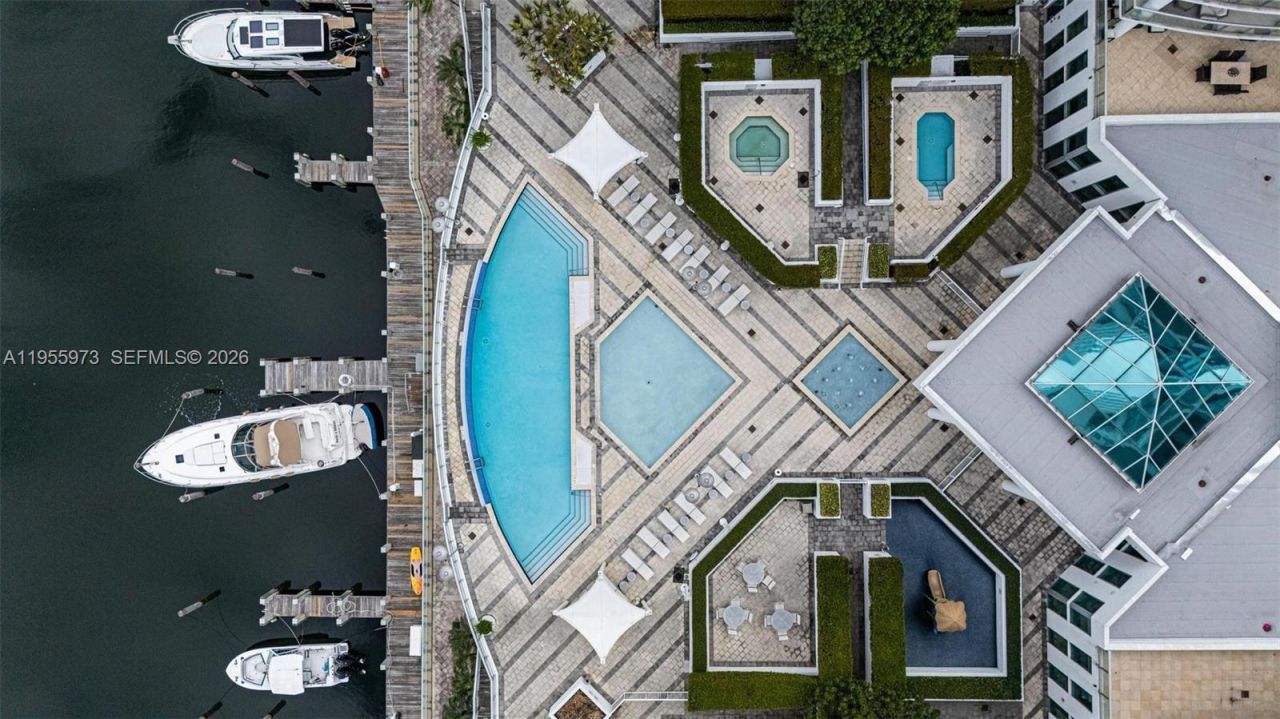 3131 NE 188th St, Unit 2-803, Aventura, FL 33180 Photo