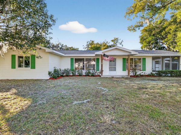 40 S KENTUCKY AVENUE, UMATILLA, FL 32784