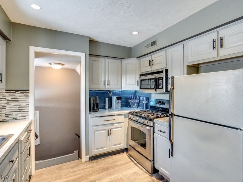 6490 Grosse Drive, Brook Park, OH 44142 Photo 13