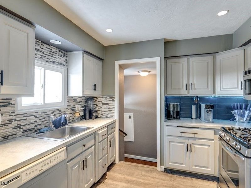 6490 Grosse Drive, Brook Park, OH 44142 Photo 14