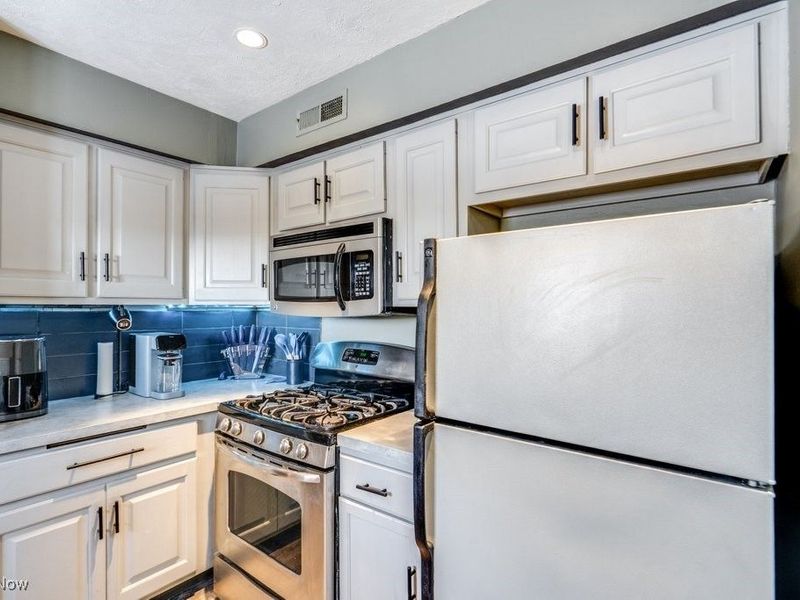 6490 Grosse Drive, Brook Park, OH 44142 Photo 16