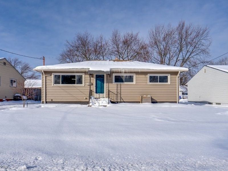 6490 Grosse Drive, Brook Park, OH 44142 Photo 2