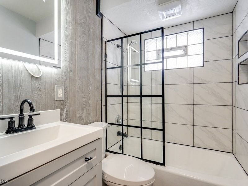 6490 Grosse Drive, Brook Park, OH 44142 Photo 22