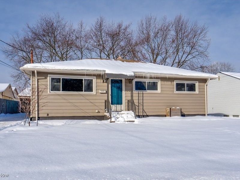 6490 Grosse Drive, Brook Park, OH 44142 Photo 3