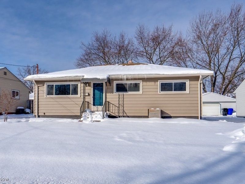 6490 Grosse Drive, Brook Park, OH 44142 Photo 4