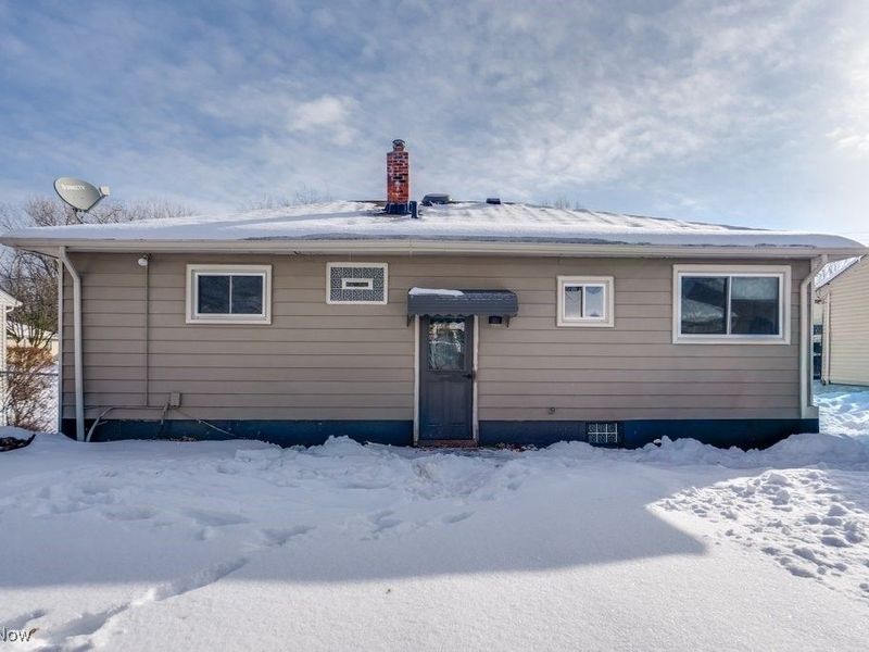 6490 Grosse Drive, Brook Park, OH 44142 Photo 5