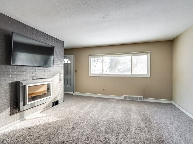 6490 Grosse Drive, Brook Park, OH 44142 Photo 8