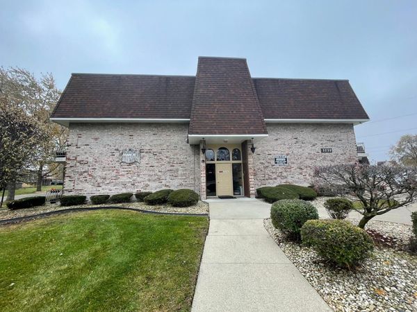 3235 S Manor Drive, Unit 104, Lansing, IL 60438