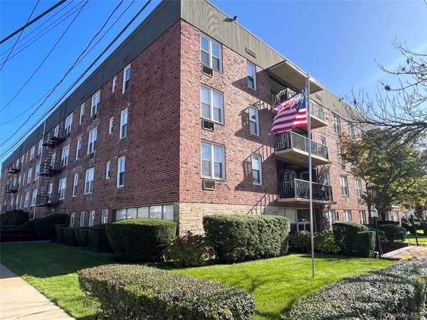 60 Hempstead Avenue , Unit 1J, Lynbrook, NY 11563