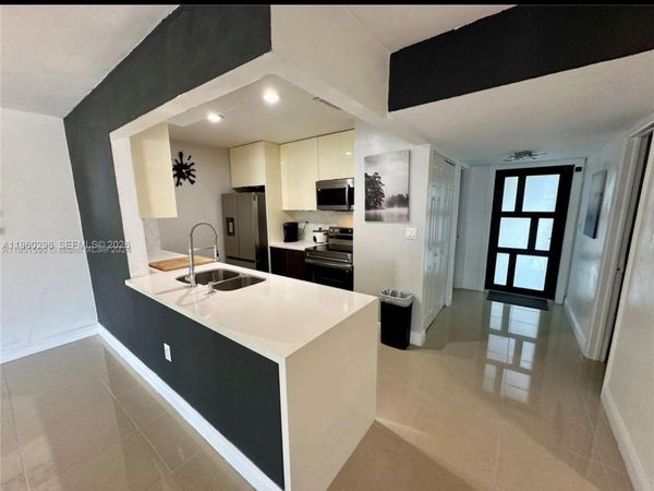 10640 SW 75th Ln, Miami, FL 33173