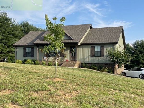 528 Womack Rd, Bethpage, TN 37022