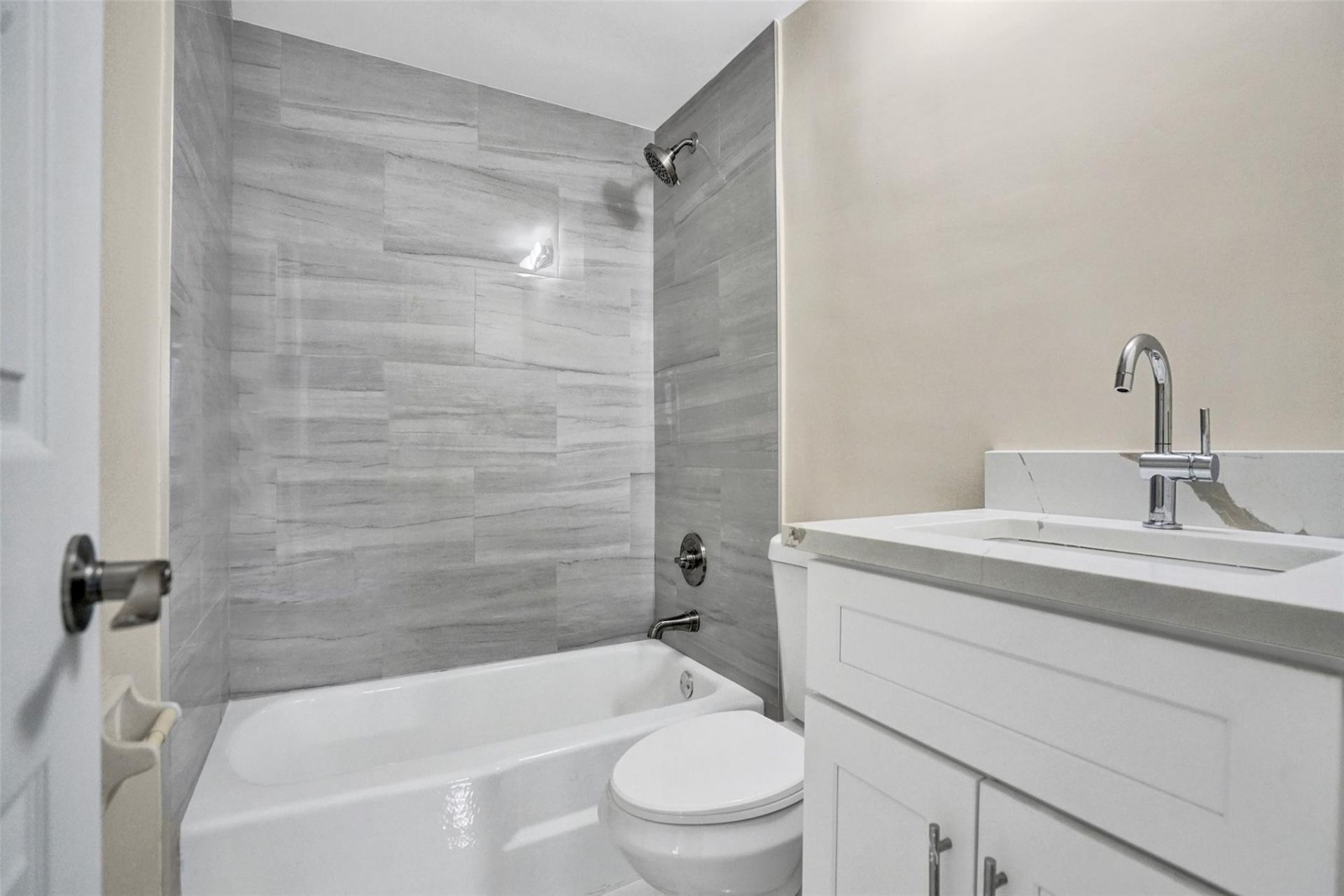 701 Pine Drive, Unit 104, Pompano Beach, FL 33060 Photo