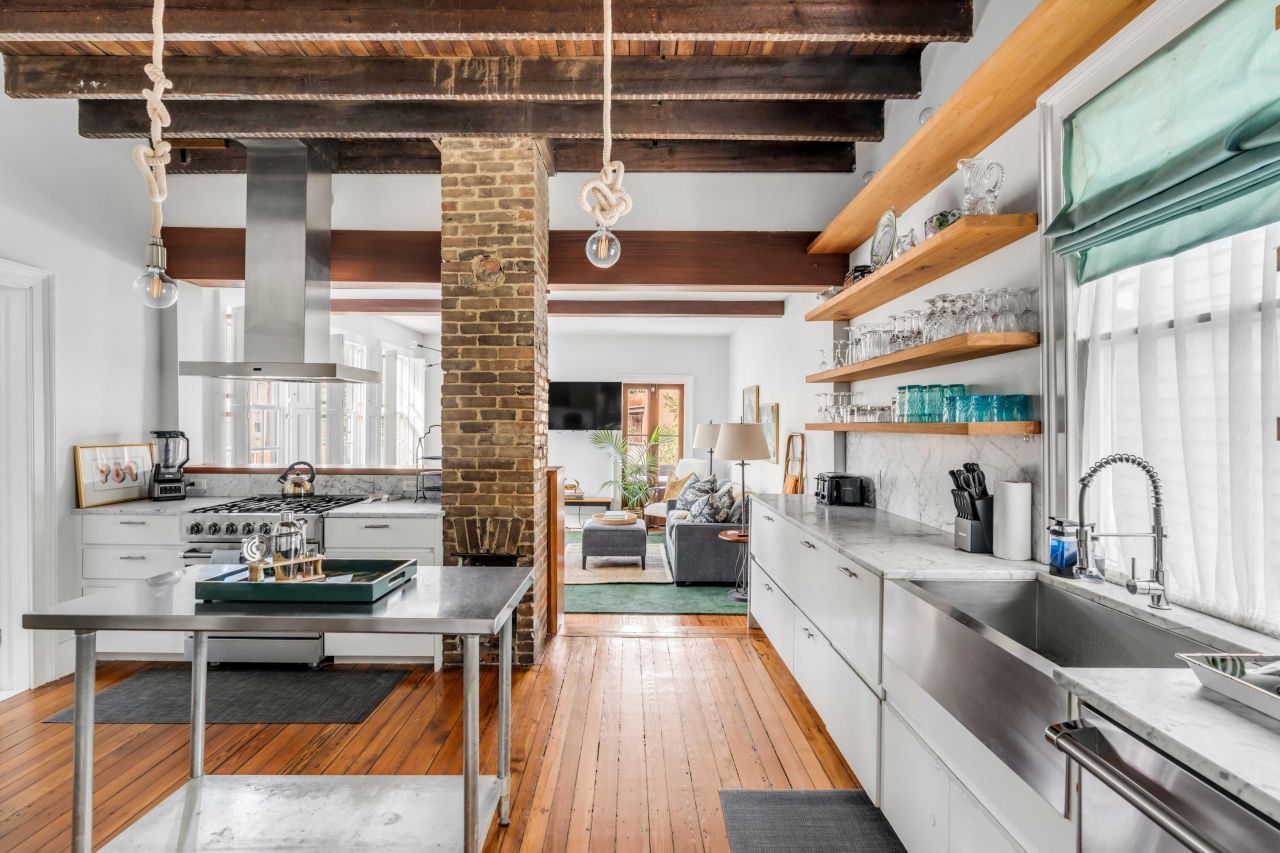 142 Spring Street Photo 3