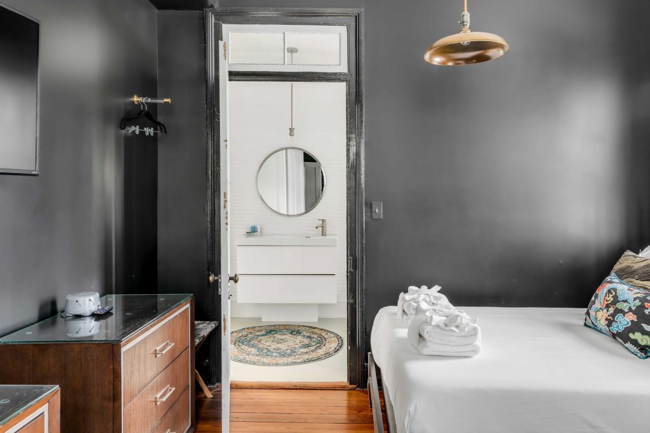 142 Spring Street Photo 33