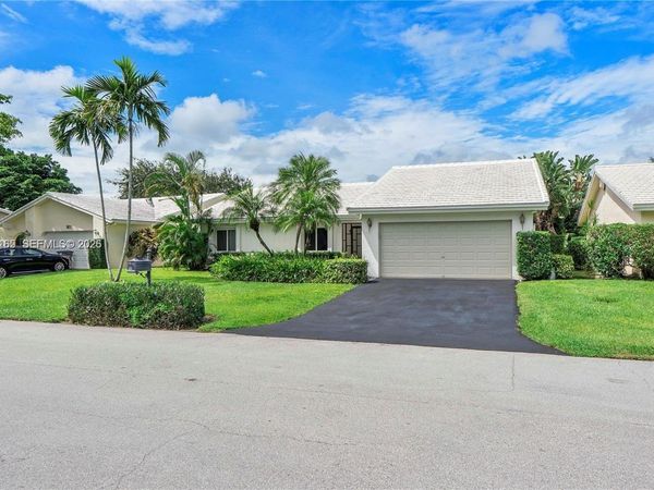 5667 N Cameo Dr N, Boca Raton, FL 33433