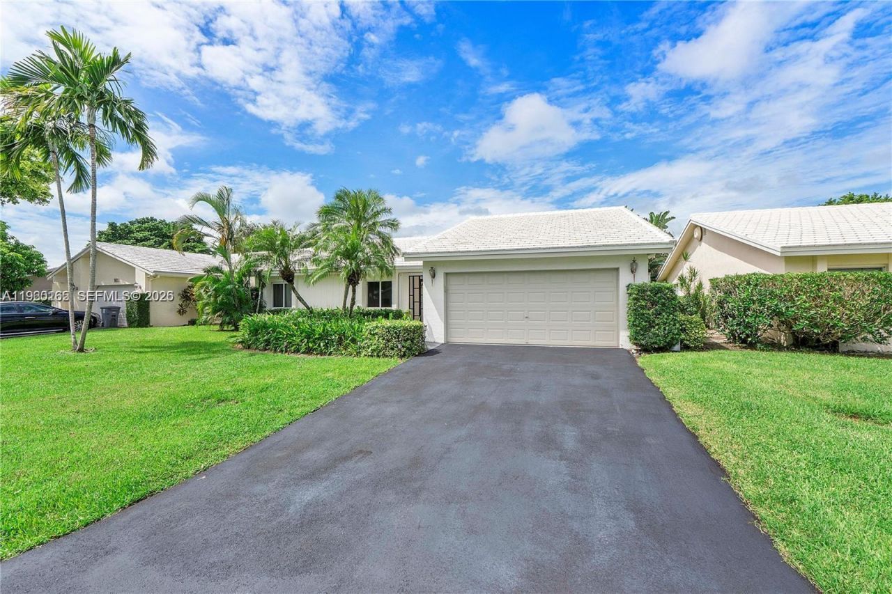 5667 N Cameo Dr N, Boca Raton, FL 33433 Photo