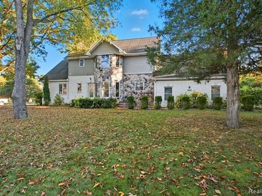 3590 Habitat Trail, Hamburg Twp, MI 48169