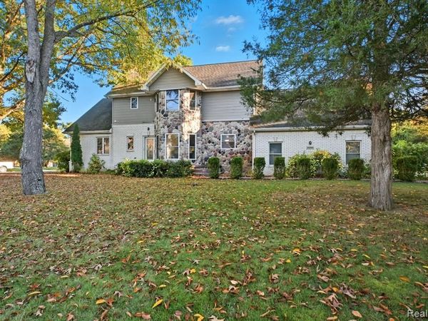 3590 Habitat Trail, Hamburg Twp, MI 48169