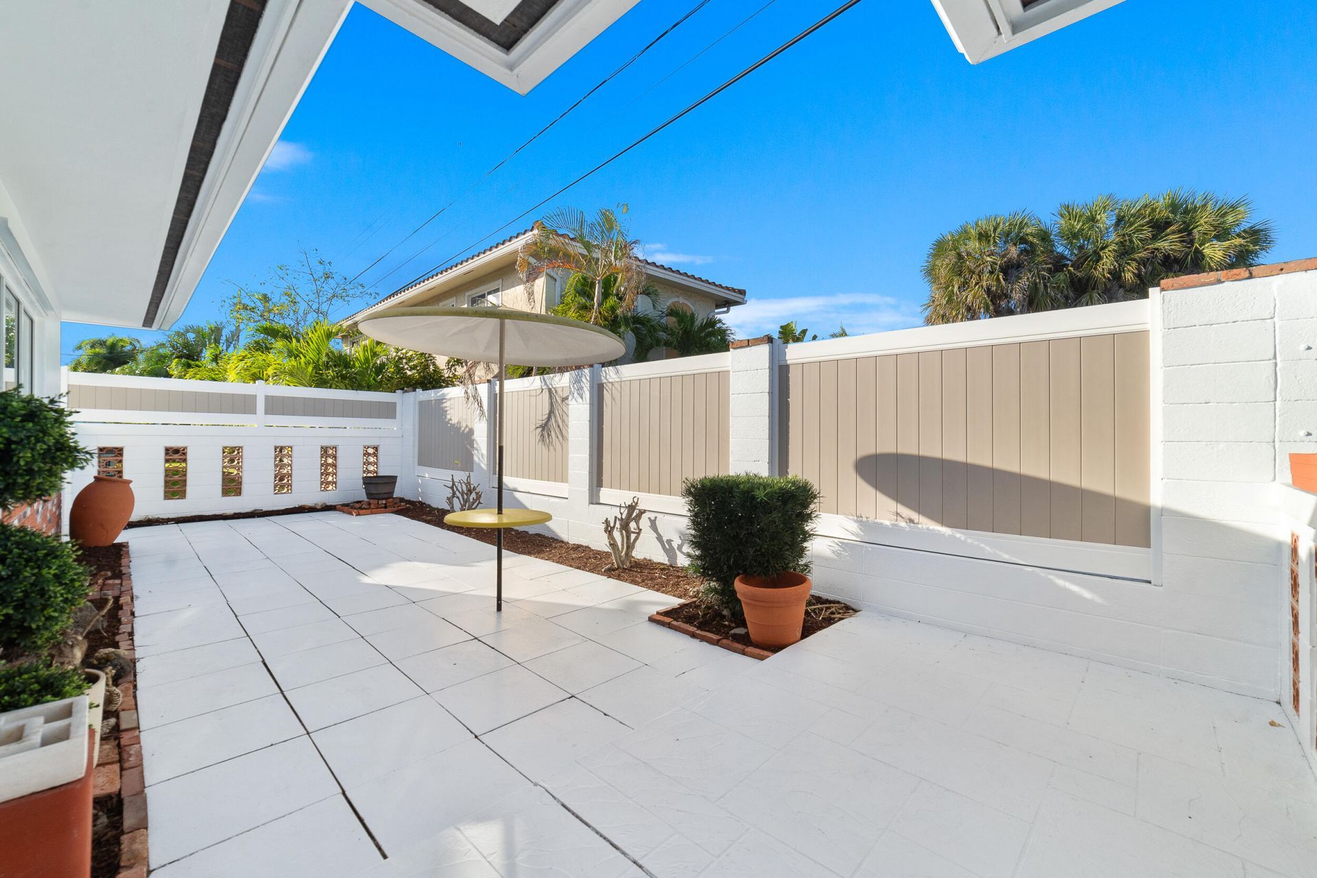 2001 NE 30th Street, Fort Lauderdale, FL 33306 Photo