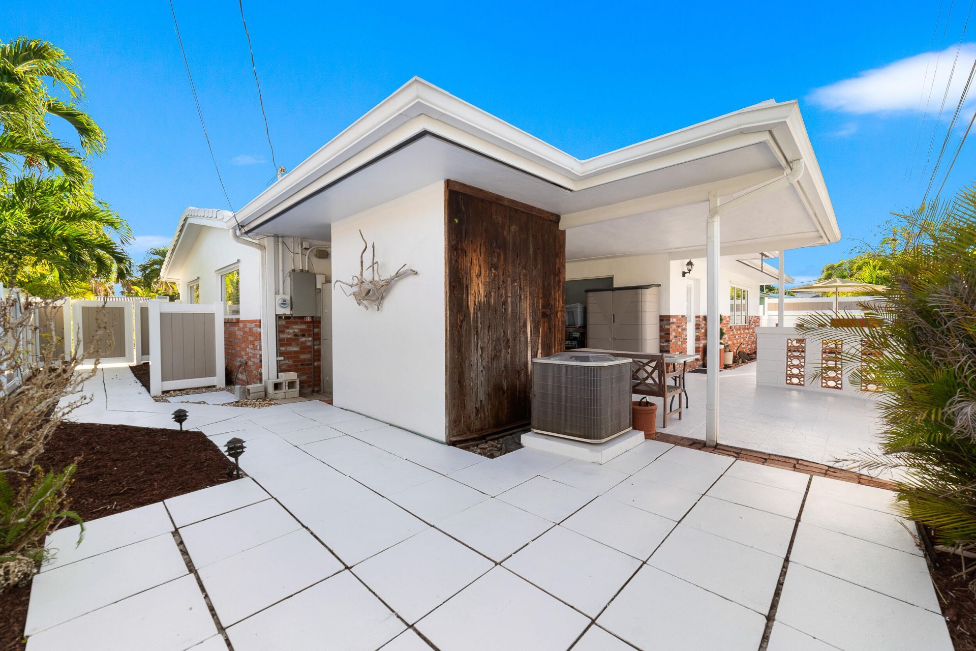 2001 NE 30th Street, Fort Lauderdale, FL 33306 Photo