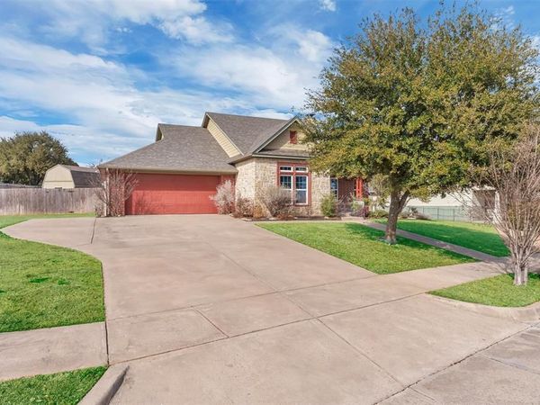 125 Camelot Street, Glen Rose, TX 76043