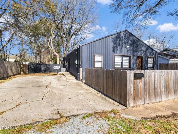 807 & 809 E Vermilion Street, Abbeville, LA 70510