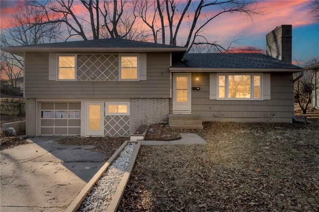 8608 Spring Valley Road, Raytown, MO 64138 Main Photo