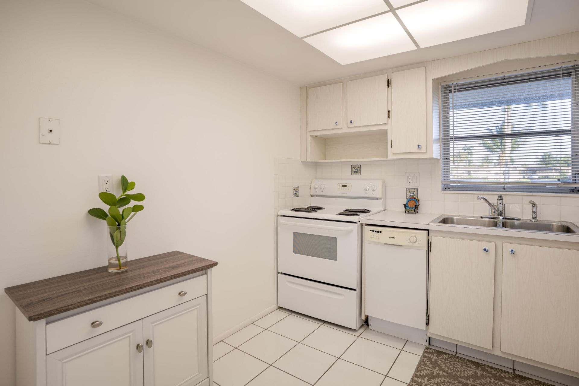 2835 Crosley Drive E, Unit B, West Palm Beach, FL 33415 Photo