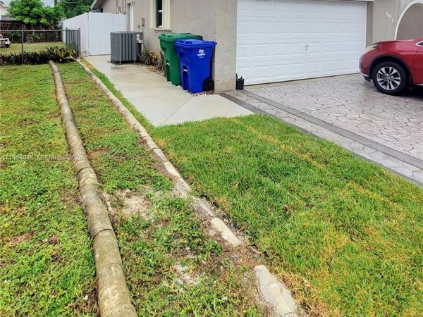 8613 Beekman Dr, Miramar, FL 33025