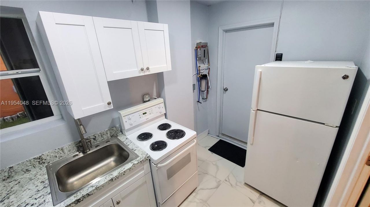 8613 Beekman Dr, Miramar, FL 33025 Photo