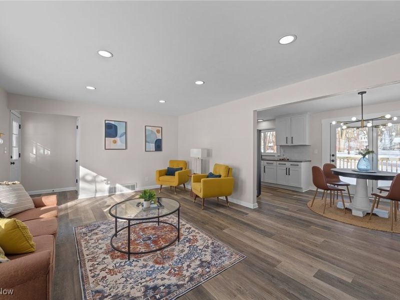 9856 Market Avenue N, Hartville, OH 44632 Photo 11