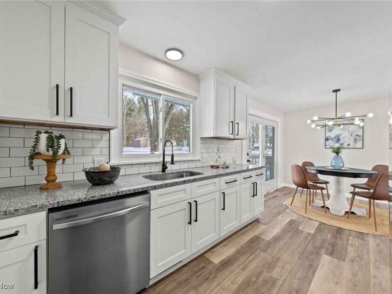 9856 Market Avenue N, Hartville, OH 44632 Photo 22