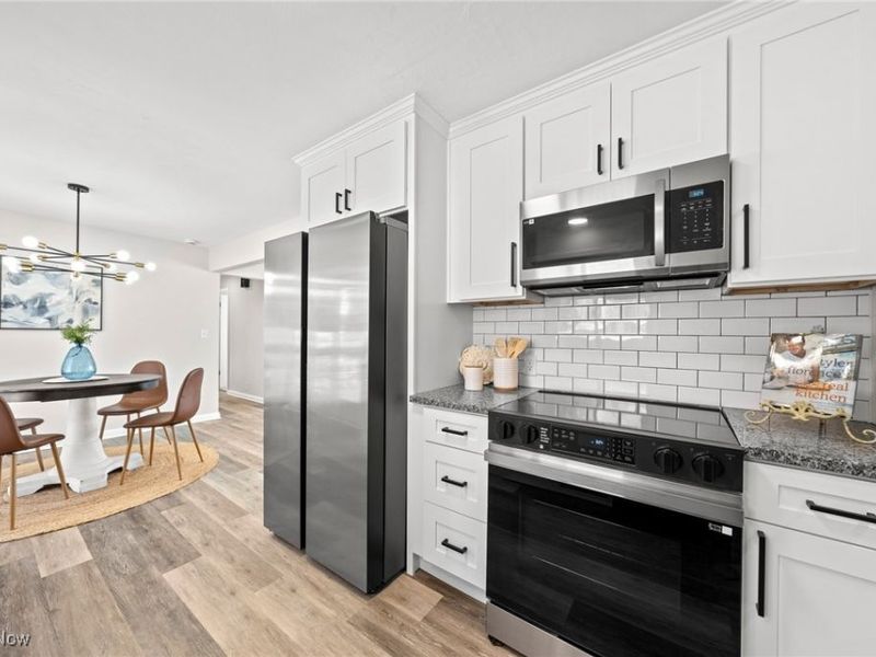 9856 Market Avenue N, Hartville, OH 44632 Photo 23