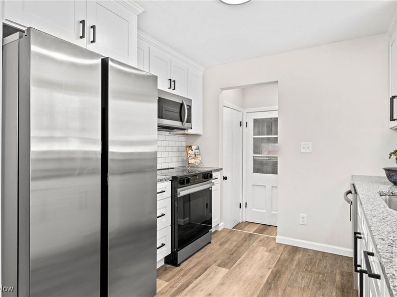 9856 Market Avenue N, Hartville, OH 44632 Photo 25