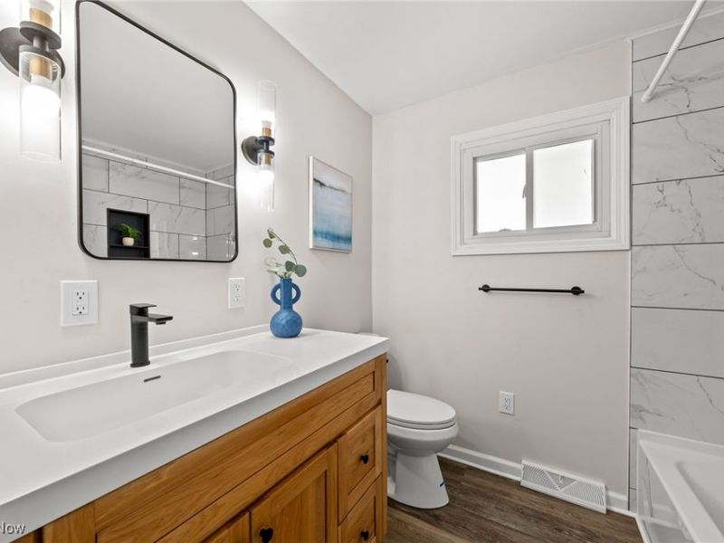 9856 Market Avenue N, Hartville, OH 44632 Photo 29