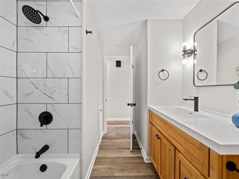 9856 Market Avenue N, Hartville, OH 44632 Photo 30