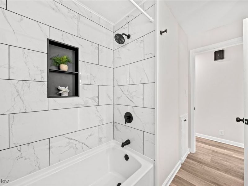 9856 Market Avenue N, Hartville, OH 44632 Photo 31