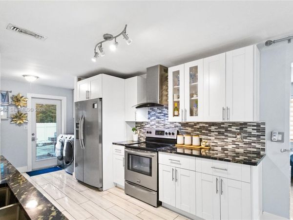 821 N 73rd Ter, Hollywood, FL 33024