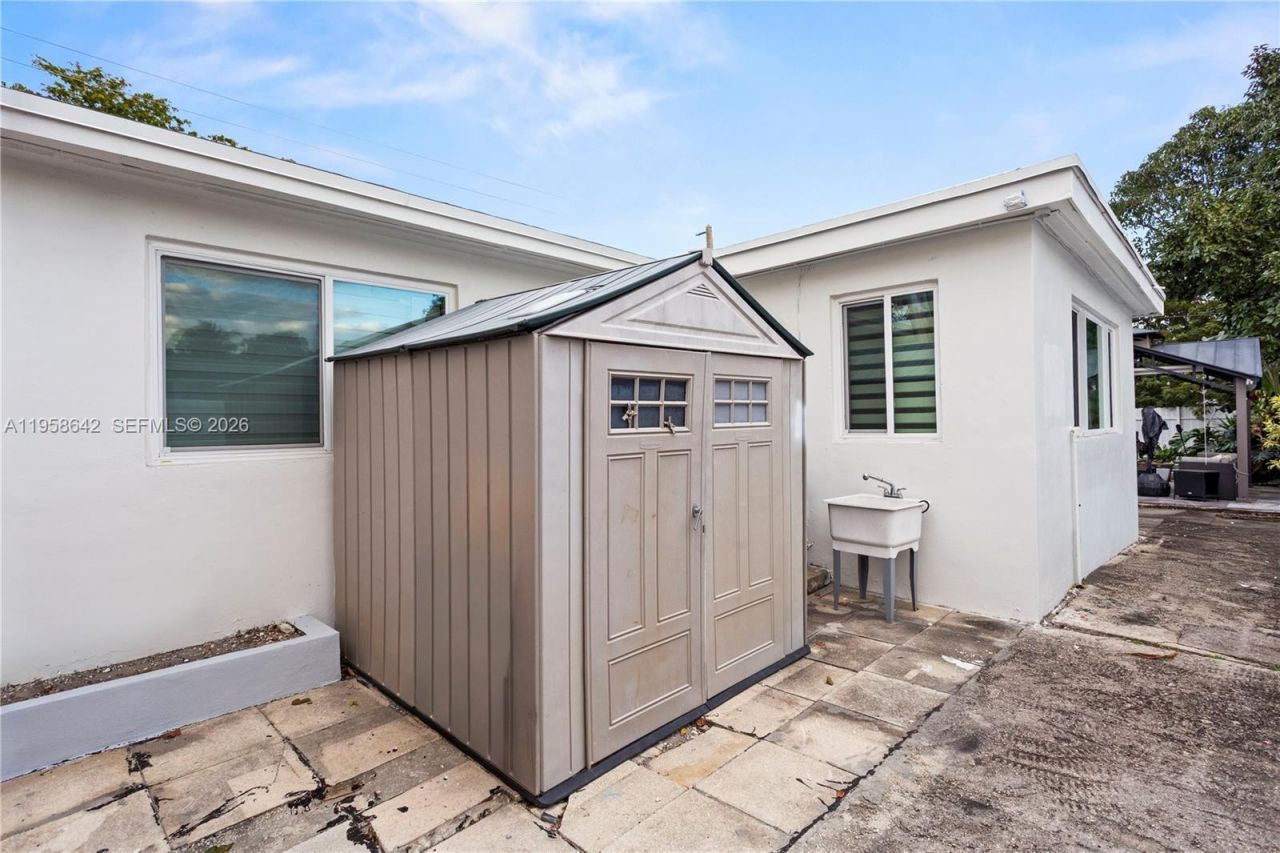 821 N 73rd Ter, Hollywood, FL 33024 Photo