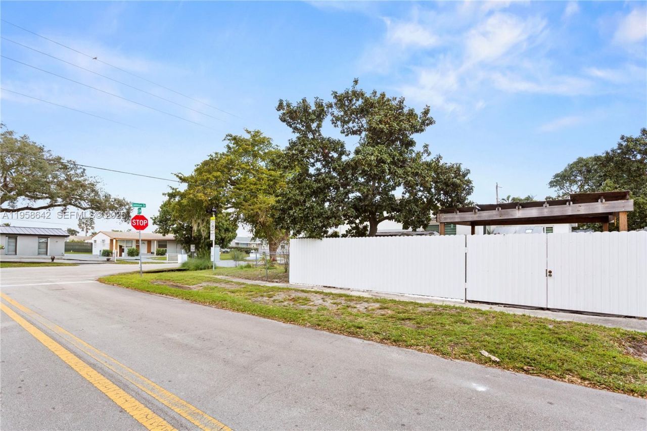 821 N 73rd Ter, Hollywood, FL 33024 Photo