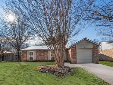 3817 Longmeadow Way, Fort Worth, TX 76133