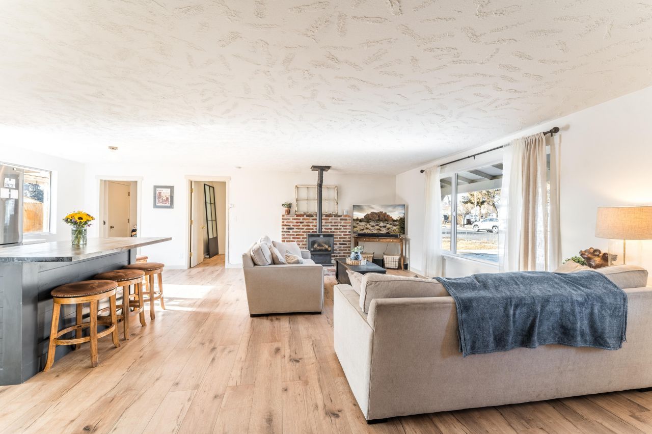 708 NW Greenwood, Redmond, OR 97756 Main Photo