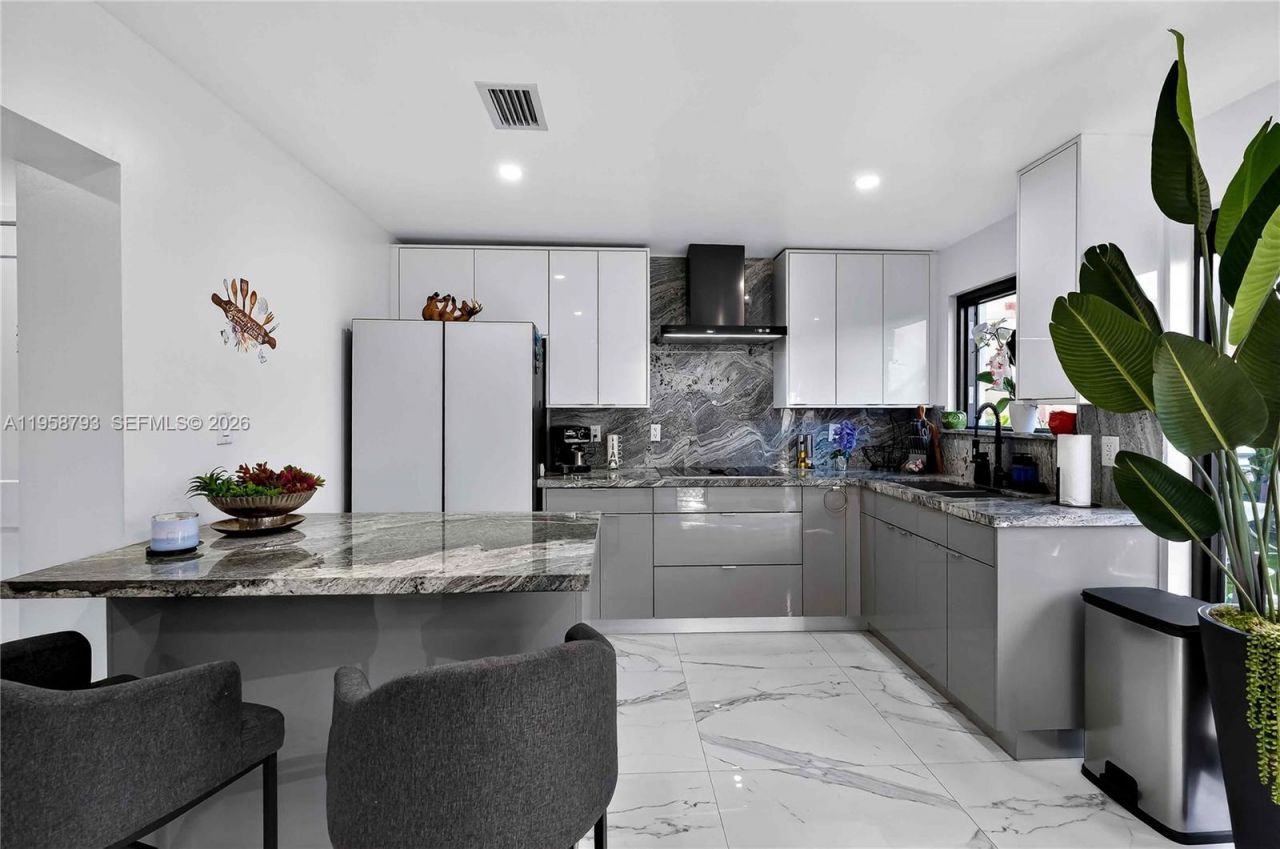 1594 W 73rd St, Hialeah, FL 33014 Photo