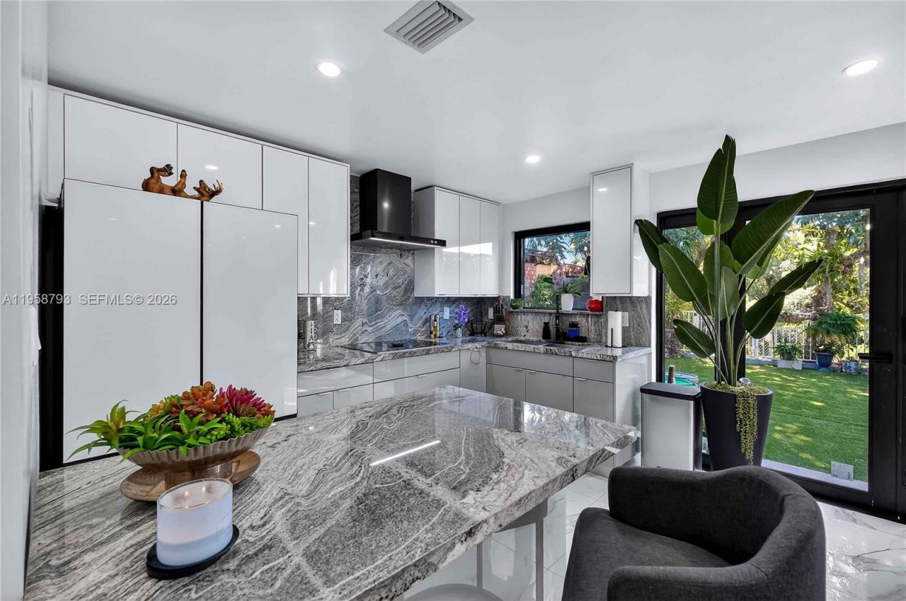 1594 W 73rd St, Hialeah, FL 33014 Photo