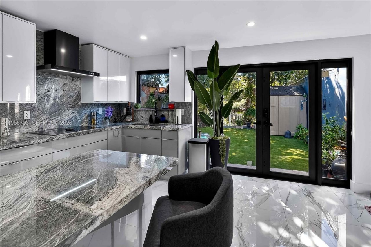 1594 W 73rd St, Hialeah, FL 33014 Photo