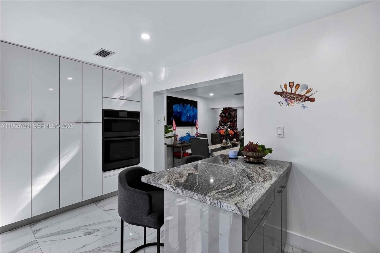 1594 W 73rd St, Hialeah, FL 33014 Photo