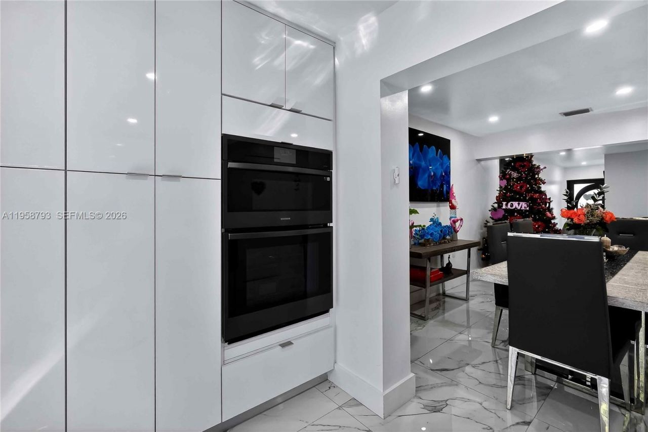 1594 W 73rd St, Hialeah, FL 33014 Photo