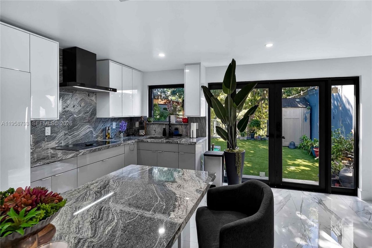 1594 W 73rd St, Hialeah, FL 33014 Photo